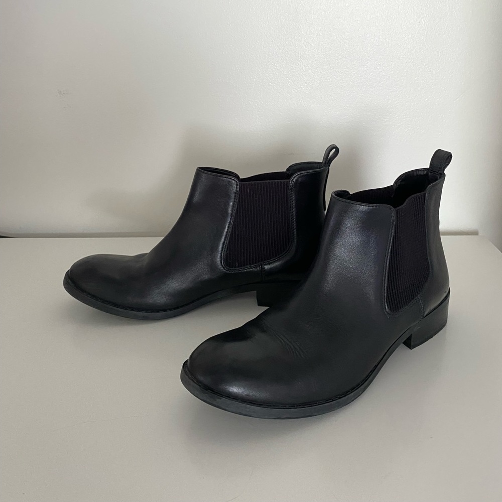 CLARKS Black Leather Chelsea Boots